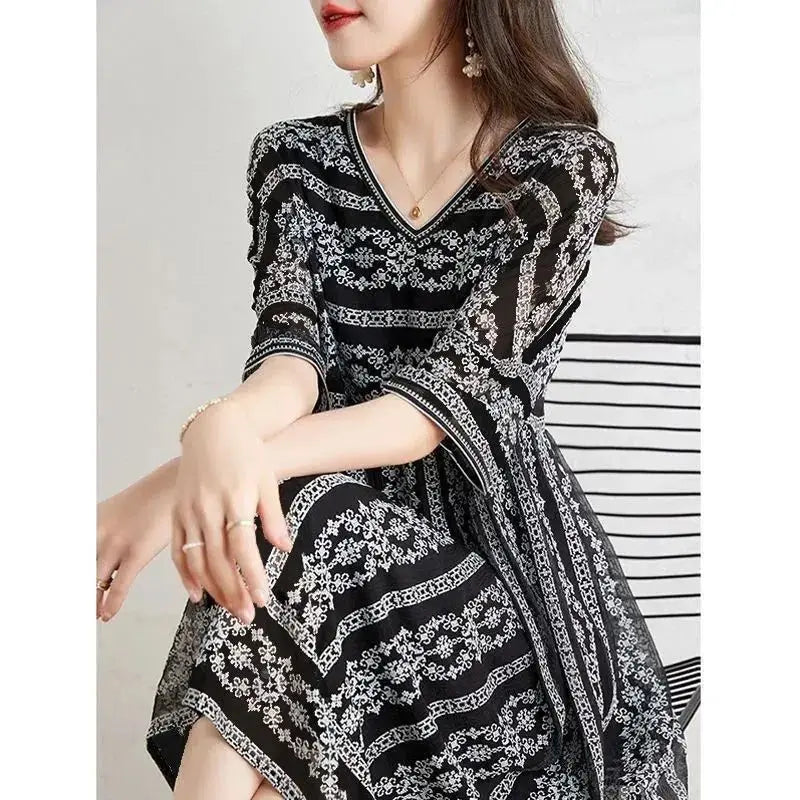 Nora - Elegant V-Neck Summer Dress