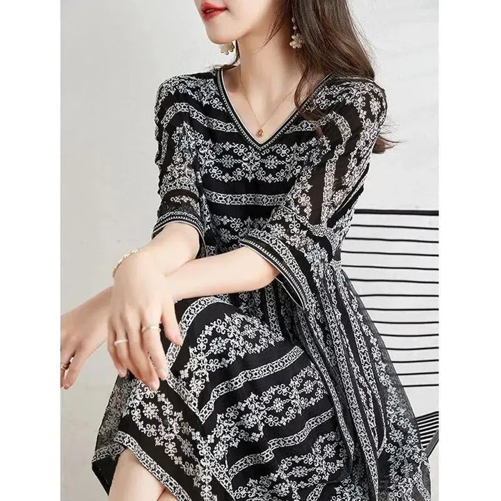 Nora - Elegant V-Neck Summer Dress