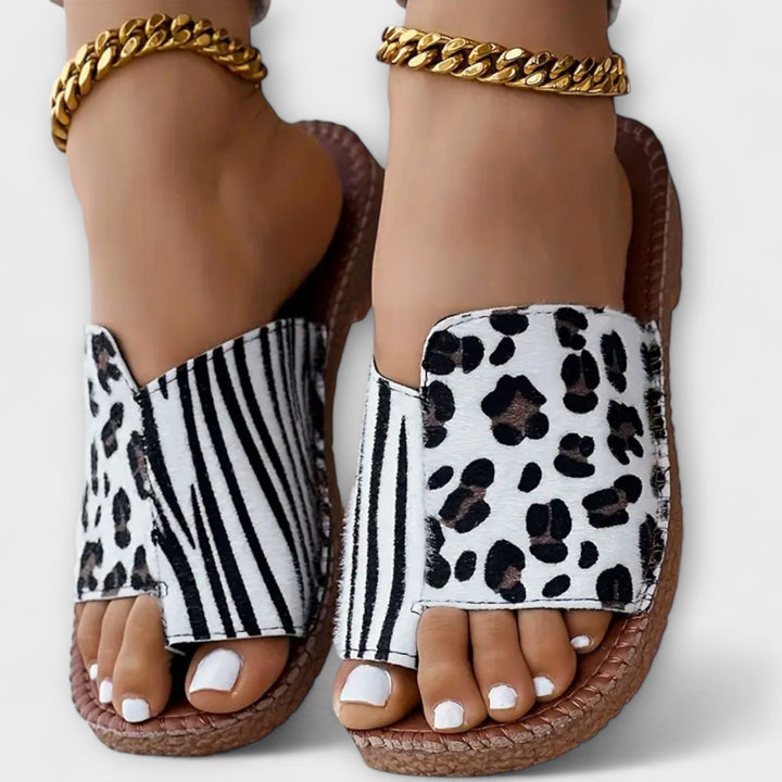 Trendy Leopard Print Slides