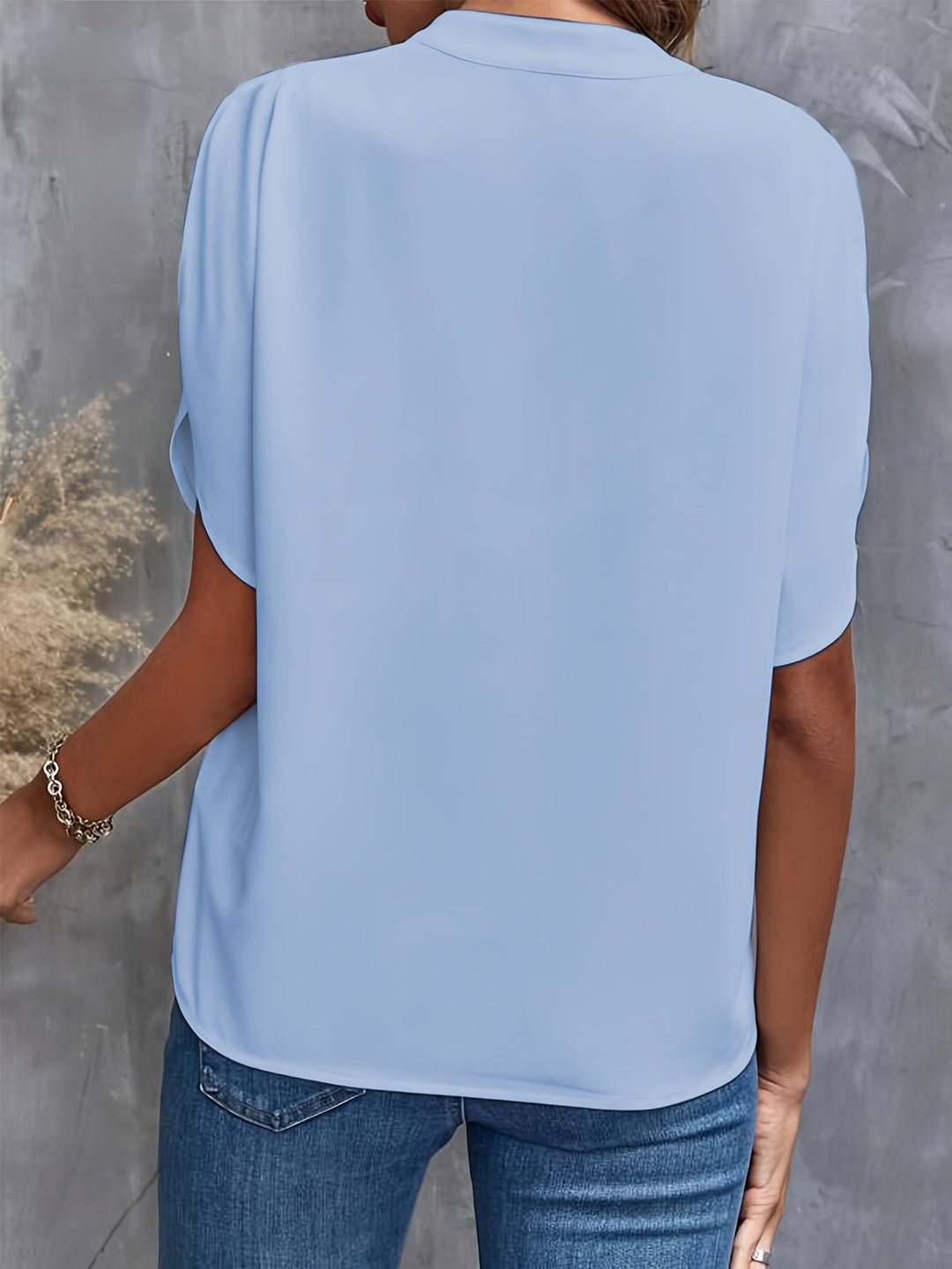 Mieke™ | Effen blouse met V-hals