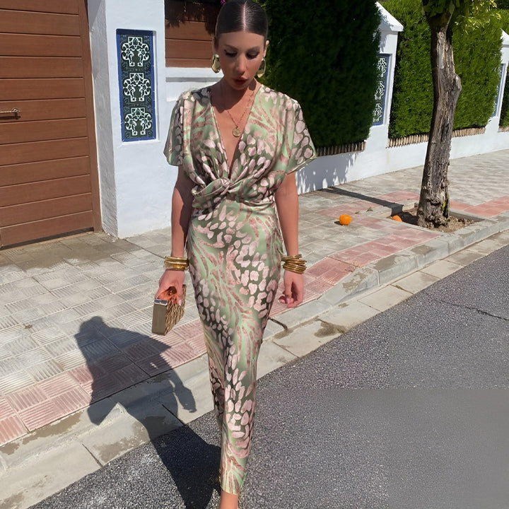 Aurora | Elegante jurk met verfijnde halslijn