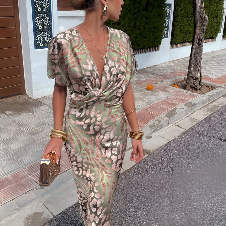 Aurora | Elegante jurk met verfijnde halslijn