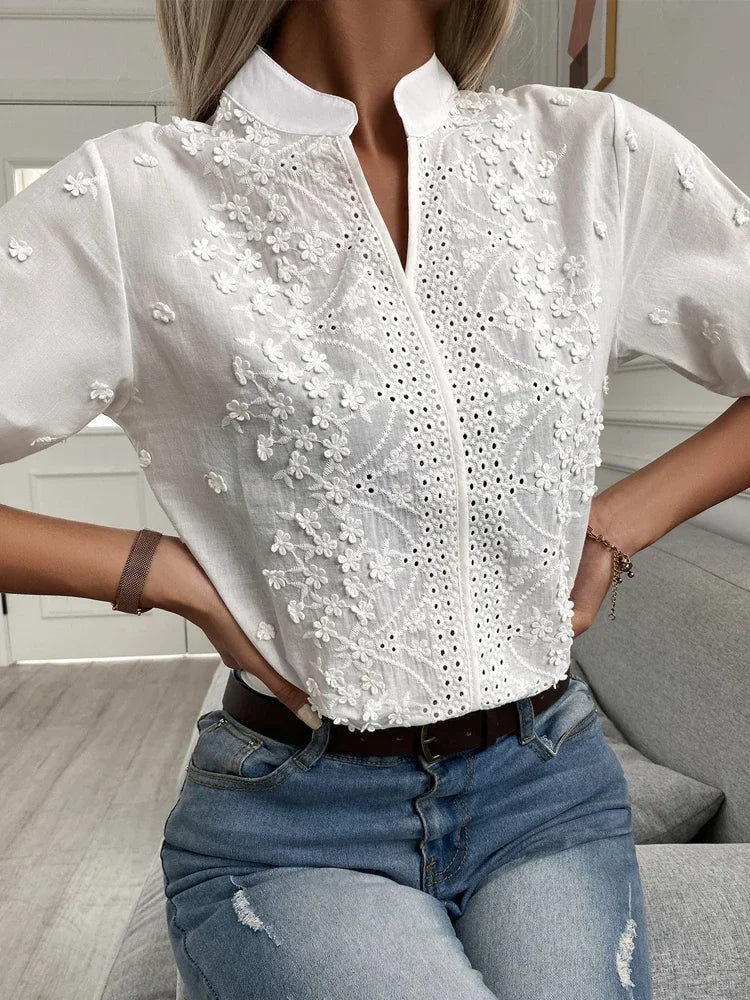 Andrea™ | Chique blouse met V-hals